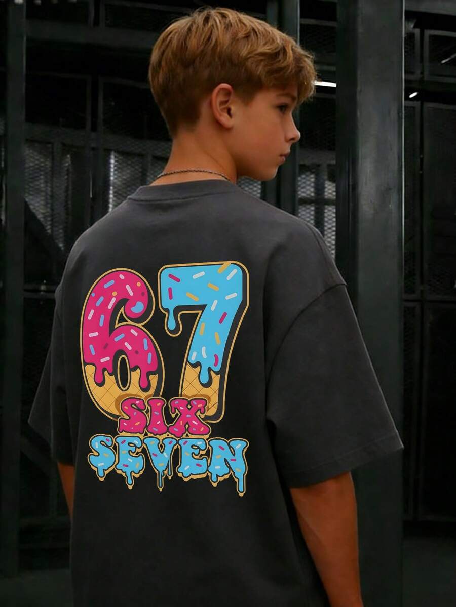 1 Stück "67 SECHS SIEBEN" Buchstaben- und Zahlen-Grafik Kurzarm T-Shirt, Sommer Top für Tween Jungen, Kleidung für junge Studenten - Dunkelgrau - Übersicht 1