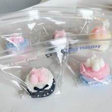 1个可爱草莓蛋糕造型的软萌慢回弹玩具，回弹力极佳，适合缓解压力。小巧尺寸，可摆放在桌面，经久耐用。配件款式随机，是甜蜜可爱的节日礼物之选。 - 彩色 - 查看 2