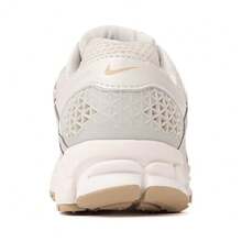 Women's Nike Zoom Vomero 5 Light Bone/Light Bone-Phantom (IB8929 003) - 白色 - 查看 5