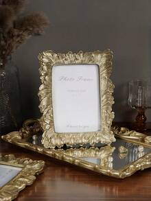 1个金色相框，手工树脂材质，饰以多肉植物和金色棕榈叶纹理，优雅复古设计，家居装饰相框，可摆放在墙面或桌面展示。 - 彩色 - 查看 6