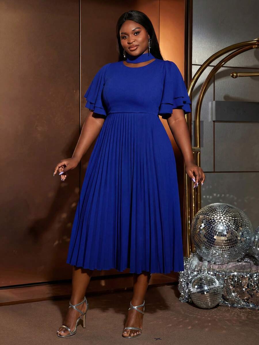 大码优雅立领泡泡袖上衣搭配褶裥连衣裙套装，包含腰带和高开衩设计，适合婚礼宾客、浪漫摄影、周年庆典、正式肖像照和花园派对等场合。 - 寶藍色 - 查看 1