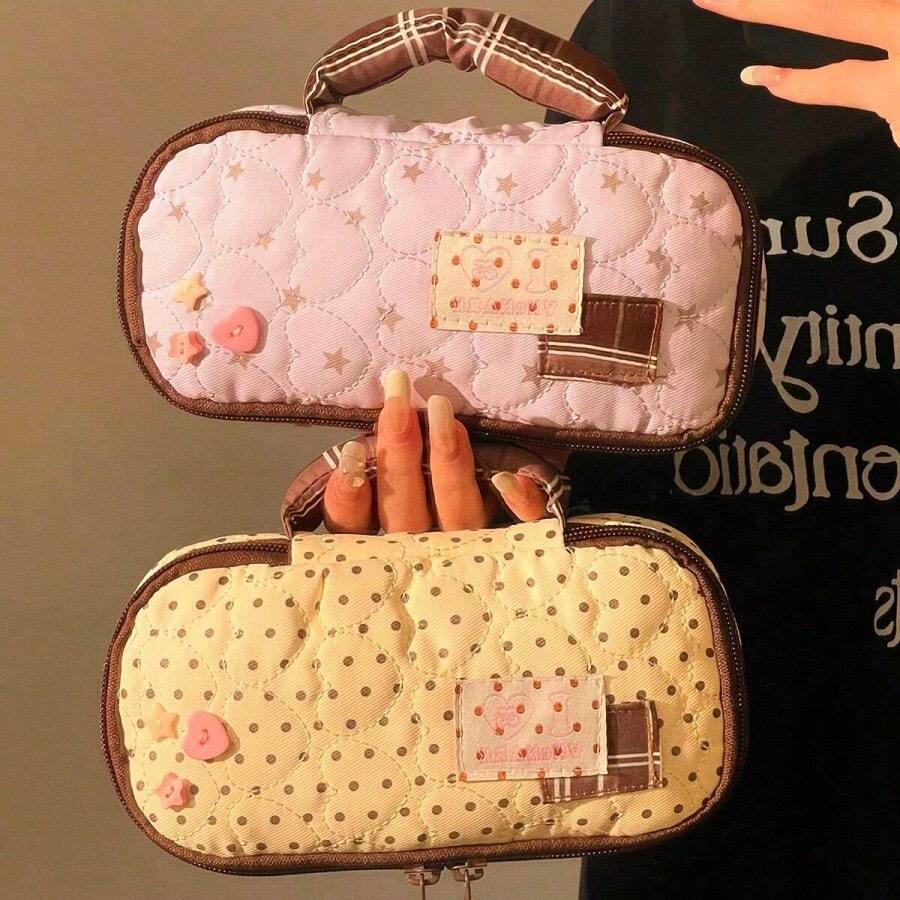 This 1pc Pinecone Tribe Large Capacity Pencil Case Features Button Decoration And Zipper Closure, Making It Convenient To Carry. It Also Has Separate Compartments To Organize Stationery. It Is An Ideal Choice For School, Office, And Also Makes A Great Gift For Christmas, Valentine's Day, Birthdays Or New Year.,Bag - Love heart-shaped portable bag - 查看 1