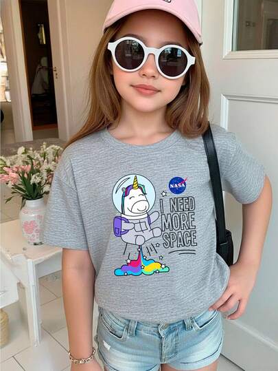  Camiseta para niñas de 4 a 12 años de 100% algodón, cuello redondo y manga corta, excelente calidad, cómoda y suave al tacto, con estampado Original de NASA con diseño de unicornios espaciales astronautas con cohete y planetas, Universo y leyenda "I need more Space"