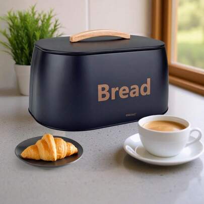 chroni pieczywo przed wysychaniem i utratą świeżości łatwe czyszczenie – wystarczy przetrzeć wilgotną ściereczką design, który łączy funkcjonalność z estetyką To nie tylko pojemnik na pieczywo, ma anche questo stile è dodatek, il carattere podkreśli di Twojej kuchni.