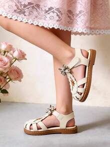Neue Mädchen Sommer Mode Geschlossene Zehensandalen, Schleife mit bestickter Blumen Dekoration, Kleinkind Anti-Kollisions Sandalen, klassisch vielseitig, weich rutschfest, für Lässig Ausflüge, Strandurlaub und Alltag - Beige - Übersicht 3