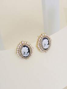 Figure Detail Oval Stud Earrings - Multicolor - View 2