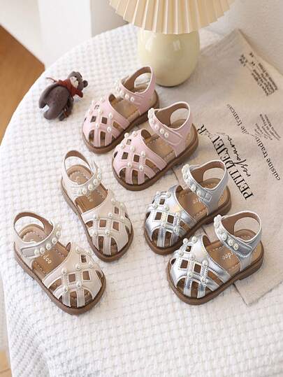 1 Pair Spring/Summer New Baby Flat Sandals, Fashion Hollow-Out Open Toe Baby Sandals With Faux Pearl Decor, Hook And Loop Design, Simple & Convenient, Unisex Kids Outdoor Sports Sandals With Anti-Slip Soft Sole, Suitable For Babies Indoor & Outdoor Wear