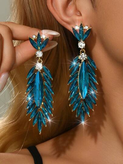 1 Pair Of Retro Geometric Hollow Sparkling Crystal Earrings, Suitable For Women's Gatherings And Banquet Accessories
