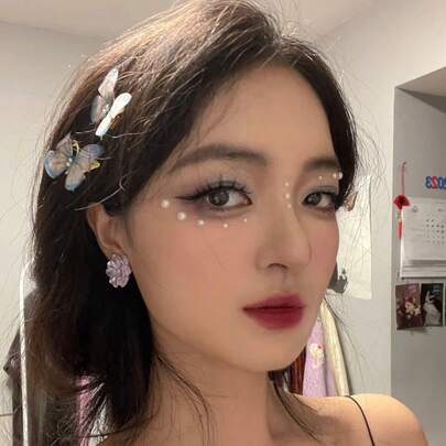 1 miếng dán ngọc trai giả 3D nhiều màu bạc trắng, thích hợp cho trang điểm mặt và mắt, trang trí DIY, lý tưởng cho tiệc tùng, tụ họp và trang trí hàng ngày, món quà tuyệt vời cho phụ nữ, mẹ, bạn bè, người yêu. Hoàn hảo cho sinh nhật, đám cưới, kỷ niệm, Ngày Valentine, Lễ Tạ ơn và bất ngờ năm mới.