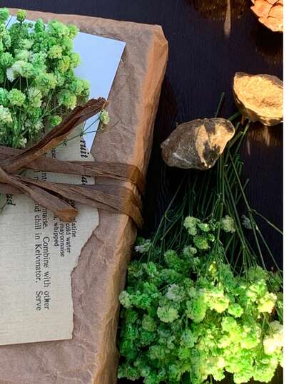 25/55/110/300支天然干满天星 - 优雅永生满天星，色彩鲜艳，DIY插花，适用于家居、办公室、婚礼、圣诞节、万圣节派对、卡片和文具装饰、手工艺品，无需维护，适合14岁以上人群（不含纸质卡片）