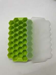 1 khay làm đá hình tổ ong bằng silicon có nắp đậy, chất liệu chống dính cao cấp, dung tích lớn, thích hợp để làm đá viên tại nhà, pha chế đồ uống lạnh, đồ uống mùa hè, chuẩn bị đá cho các bữa tiệc và bảo quản lạnh hàng ngày. - Nhiều màu - Xem 15
