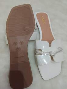 Women's Flat Sandal With Glitter And Knot Detail - Beautiful, Comfortable And Stylish - With Non-Slip Sole, Sizes 34 To 39. - 白結 - 查看 3