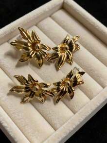 Asymmetric Petal Design Gold-Plated Flower Stud Earrings - Multicolor - View 5