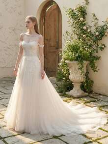 YOUKEFEIER Off-Shoulder Heart Neckline Sexy High Slit Lace Embroidered Long Wedding Dress - Beige - View 3