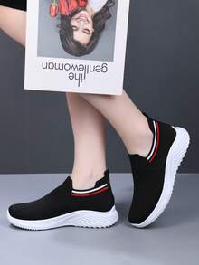 Giày thể thao nữ thoáng khí bằng lưới, đế mềm chống trượt, thoải mái, kiểu dáng slip-on, mũi tròn, dáng rộng, thích hợp đi bộ hàng ngày, miệng giày co giãn, mùa xuân/hè. - màu đen - Xem 6