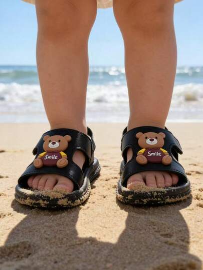 2-8岁男女通用黑色运动凉鞋，适合夏季户外活动，防滑耐磨平底运动凉鞋，柔软舒适的黑色婴儿沙滩凉鞋，适合旅行和度假，方便的魔术贴设计，时尚可爱的熊宝宝凉鞋