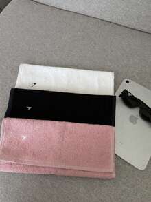 Toalla Deportiva Premium de Microfibra Suave y Absorbente para Entrenamiento, ideales para ir al gym, yoga, pilates o practicar cualquier tipo de deporte - Rosa - Ver 2