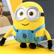 Miniso Minions 系列 - 8 英吋 Bob 毛絨娃娃，柔軟短毛絨材質與經典制服設計，精緻表情還原，適合臥室枕頭、桌面裝飾與生日禮物，動漫周邊商品 (1件) - 鮑伯 - View 1