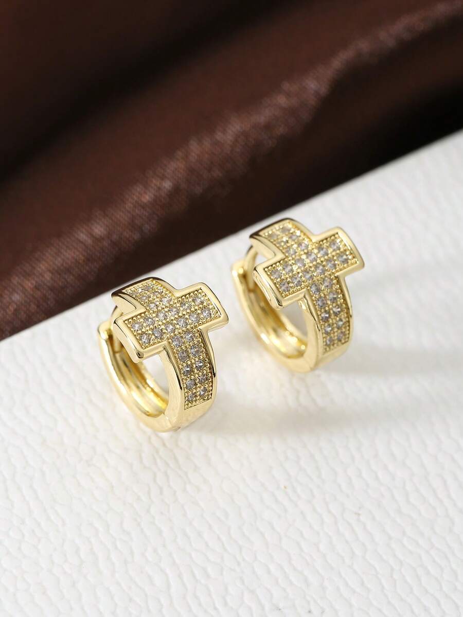 1对金色半镶锆石方形耳环，女士日常佩戴饰品