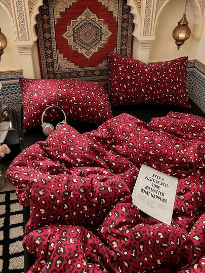 4 piezas Juego de ropa de cama estampado de leopardo retro (1 Edredón + 1 Sábana + 2 Fundas de almohada), Color rosa caliente de pitahaya, Estampado de leopardo clásico, Microfibra, Transpirable, Suave y cómodo, Extraíble y lavable, Adecuado para alquiler, Decoración del hogar, Todas las estaciones, Patrón de funda de almohada cortado al azar, Tamaño individual/doble