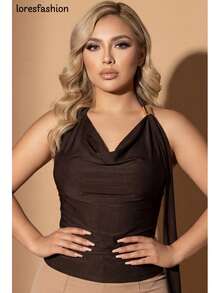 Top Halter para Mujer con Tira Izquierda y Herraje Dorado Elegante, Blusa Sin Mangas de Licra Satén Premium con Espalda Descubierta, Diseño Sexy y Sofisticado Ajustado al Cuerpo que Realza la Figura, Tela Suave, Elástica y Cómoda de Alta Calidad, Top Sin Espalda Ideal para Fiesta, Cóctel, Club Nocturno, Salidas de Noche, Citas Románticas, Cena Especial y Vacaciones, Blusa Moderna de Moda Actual Fácil de Vestir Formal o Casual, Prenda Versátil que Combina Perfecto con Tacones, Sandalias, Jeans, Faldas o Pantalones Ajustados, Estilo Glamour y Femenino para Mujeres Jóvenes y Adultas que Buscan Destacar, Look Elegante, Sensual y Llamativo para Eventos Especiales, Discoteca, Reuniones Sociales y Outfit de Impacto - Marrón Mocha - Ver 9