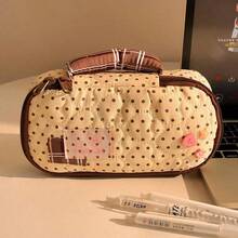 This 1pc Pinecone Tribe Large Capacity Pencil Case Features Button Decoration And Zipper Closure, Making It Convenient To Carry. It Also Has Separate Compartments To Organize Stationery. It Is An Ideal Choice For School, Office, And Also Makes A Great Gift For Christmas, Valentine's Day, Birthdays Or New Year.,Bag - Love heart-shaped portable bag - 查看 5