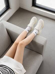 女鞋跑步鞋W NIKE VOMERO 18舒適輕便透氣運動鞋日常訓練跑休閒鞋 HM6804-110 - 帆白/山峰白/椰奶色/白 - 查看 11