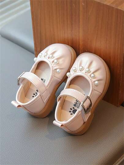 1双粉色珍珠可爱时尚珍珠设计软底防滑平底婴幼儿鞋，适合春、夏、秋、冬四季穿着（16-19码偏大，建议选购小一码）