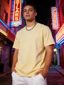 1pc Summer Outfits 100 Percent Cotton Graphic T Shirts Men Clothes Summer Tops Men Shirt Playeras De Hombre Machine Washable Casual Streetwear For Gym, Beach & Casual Attire - Comfort Fit Short Sleeve Round Neck Top, Ideal For Gifting And Pairs Perfectly With Jeans, Casual Pants And Shorts. - 奶油黃 - 查看 1