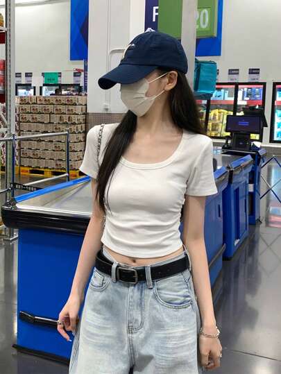 Áo thun ngắn tay cổ chữ U màu trơn dáng ôm, thiết kế nhún bèo, kiểu áo crop top thường ngày.
