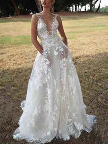 Deep V-Neck White Lace Wedding Dress With 3D Floral Appliqués And Sheer Panel Detailing - Boho Bridal Gown For Garden & Outdoor Ceremonies - 白色 - 查看 2