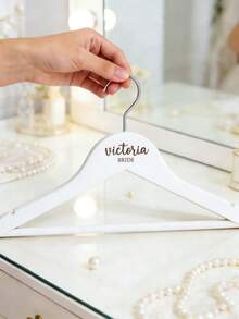 1 chiếc móc treo quần áo phù dâu khắc tên theo yêu cầu, móc treo bằng gỗ khắc chữ, móc treo váy cưới cho phù dâu, móc treo váy cưới thiết kế riêng. - Nhiều màu - Xem 9