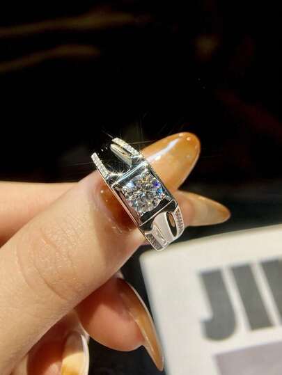 1 pieza Anillo de boda de hombre de plata de ley 925 con 1CT de diamante Moissanite de cuatro garras de simplicidad, adecuado para compromiso, novio, aniversario, regalos para el novio, joyería fina