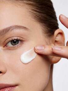 L'Oreal 15毫升/0.53盎司迷你金色管装防晒霜，SPF50+/PA++++。轻盈防晒霜。户外防晒霜。多重防护防晒霜。面部及身体防晒霜。紫外线防护。 - 黑金 - 查看 7