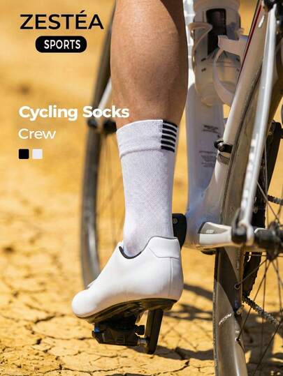 一双黑白骑行/户外袜，透气贴合，足弓加压，无缝后跟，网眼结构，吸湿排汗，条纹简约设计，弹性十足，舒适透气，适合运动、日常穿着、居家、办公、步行、旅行。