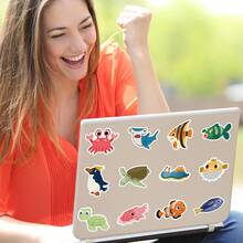 50张海洋动物贴纸套装：可爱卡通鱼、海龟、水母、海豚、鲨鱼贴纸，水下生物主题贴纸。适用于水瓶、笔记本电脑、行李箱、笔记本、滑板和派对礼品。 - 彩色 - 查看 8