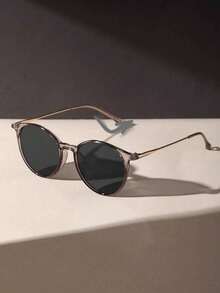 1 Pair Geometric Frame Classic Fashion Glasses For Women, Suitable For Travel, Parties, Daily Life, Beach And Other Occasions, Can Be Used As Clothing Accessories Or Fashion Glasses. This Basic Women's Fashion Can Be Matched With Sweaters, Jeans, Sweatpants, Hoodies, Jackets, Dresses And Long-Sleeve Shirts, Fashionable And Versatile, Showing Elegant Elegant. Suitable For Family Outings, Travel Vacations, Summer Beach Vacations And Other Outdoor Activities. - 灰色 - 查看 2
