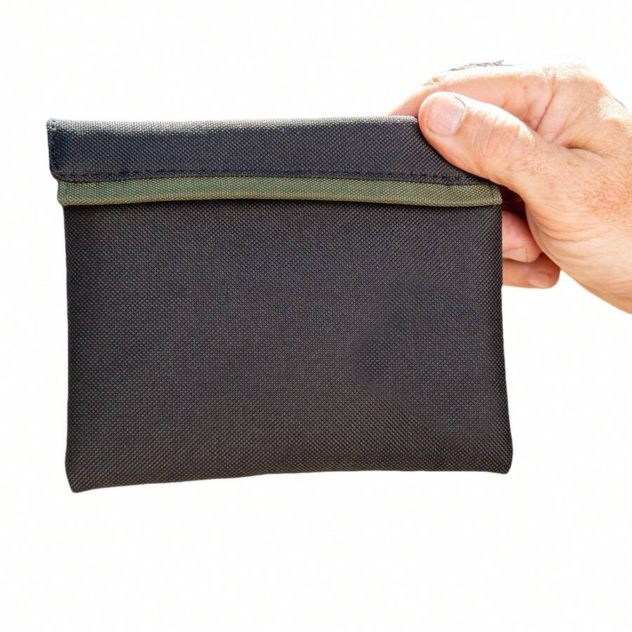 Túi đựng đồ chống mùi có tay cầm - Túi du lịch chống mùi, nhỏ gọn để mang theo ở nhà, văn phòng, phòng tập thể dục - Chất liệu vải có khóa kéo, giải pháp lưu trữ tại nhà, thiết kế trang nhã, cấu trúc chắc chắn, dụng cụ sắp xếp đồ dùng gia đình. - đen - Xem 1