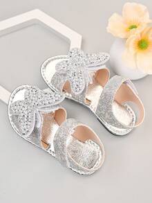 Một đôi sandal đế bằng gót thấp chống trượt, kiểu dáng mới năm 2026 dành cho bé gái, đính sequin lấp lánh, thêu họa tiết | Thích hợp cho những chuyến đi chơi cuối tuần cùng gia đình / Tiệc trà chị em / Hoạt động ở trường mẫu giáo - Bạc - Xem 5
