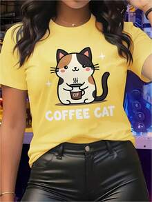Camiseta Feminina Fofa com Estampa de Gato Calicó e Café - Design de Pingente Maneki-Neko, Gola Redonda e Manga Curta para Uso Casual e Lazer, Presente para Amantes de Gatos (Cinza) - Lavável na Máquina e Adequada para Todas as Estações - Amarelo - Visão 2