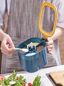 1 pieza Caja redonda de plástico para condimentos 4 en 1, a prueba de óxido, con cuchara integrada, frascos y dispensador de especias, multicompartimento, adecuado para la cocina y el hogar - Multicolor - Ver 4