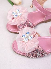 Sandal đế bằng hở mũi chống trượt bằng lưới hoa đính đá sequin mới năm 2026 dành cho bé gái, thích hợp cho du lịch dịp Quốc khánh/trang phục Halloween/các sự kiện gia đình Giáng sinh. - Hồng - Xem 6