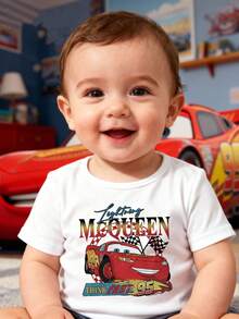 Disney Baby Boy T-Shirt Featuring A Cars Lightning McQueen Lettering Cartoon Print. Made From Breathable, Soft, And Comfortable Fabric, This Spring/Summer Baby T-Shirt Is Perfect For Everyday Wear, Outings, And As A Gift For Infants And Toddlers. - 白色 - 查看 1