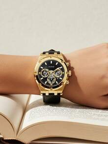 Guess Reloj de cuarzo de moda casual de negocios para hombres con tres esferas, función múltiple, esfera negra y dorada hueca, correa de silicona - GW0262G2 - Dorado - Ver 3