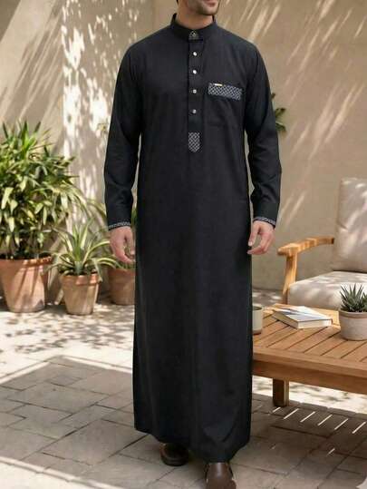 穆斯林男士长袖拼接领设计装饰长袍，高品质面料，适合宰牲节及其他特殊场合穿着。