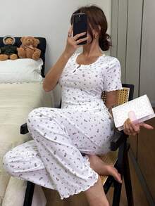 Dreamivo 2pcs Floral Print V-Neck Decorated Short Sleeve Top And Pants Pajama Set - White - View 1