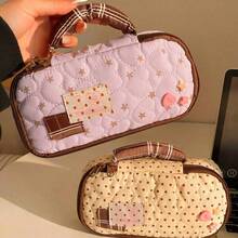 This 1pc Pinecone Tribe Large Capacity Pencil Case Features Button Decoration And Zipper Closure, Making It Convenient To Carry. It Also Has Separate Compartments To Organize Stationery. It Is An Ideal Choice For School, Office, And Also Makes A Great Gift For Christmas, Valentine's Day, Birthdays Or New Year.,Bag - Love heart-shaped portable bag - 查看 4