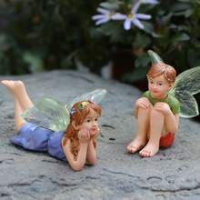 2个童话精灵雕像，仙女花园装饰，树脂雕塑，适用于微缩景观、花盆、草坪、庭院、鱼缸、家庭办公桌、书架、电视柜、橱柜装饰 - 男女精靈2pcs - 查看 2