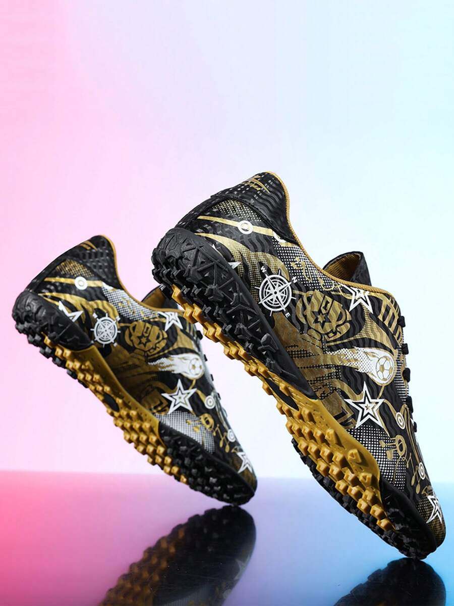 四季皆宜的运动比赛足球鞋，校园风格足球比赛鞋，足球训练鞋，软钉，防滑，不对称迷彩图案 - 黑色 - 查看 1