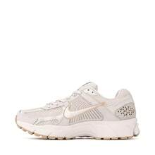 Women's Nike Zoom Vomero 5 Light Bone/Light Bone-Phantom (IB8929 003) - 白色 - 查看 3